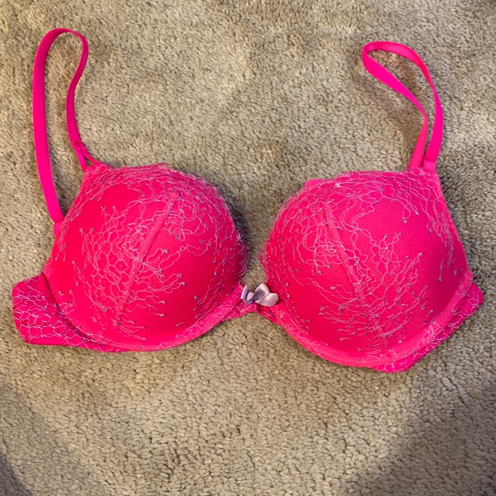 Victoria’s Secret Bombshell Plunge Bra 32C